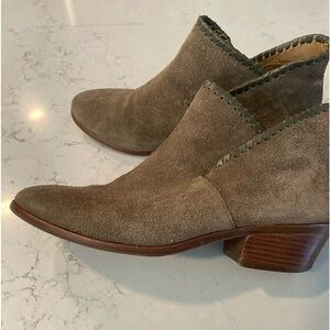 Brown suede Jack Roger’s booties size 7